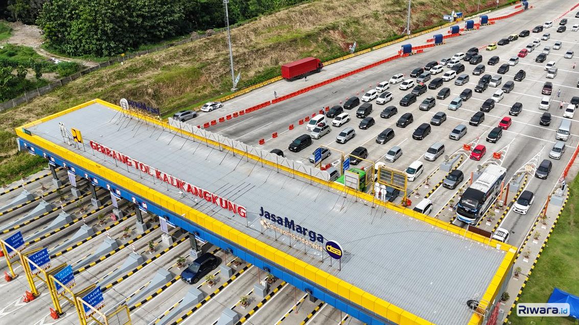 Arus kendaraan di jalan tol saat periode mudik Lebaran. Pemerintah menyiapkan rekayasa lalu lintas one way, contra flow, dan ganjil-genap untuk mengurai kepadatan